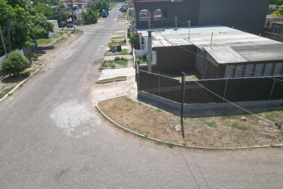 Seventh image of 72 24 ne 29th Ave East Ascot in Greater Portmore, St. Catherine, Jamaica - property is For Rent