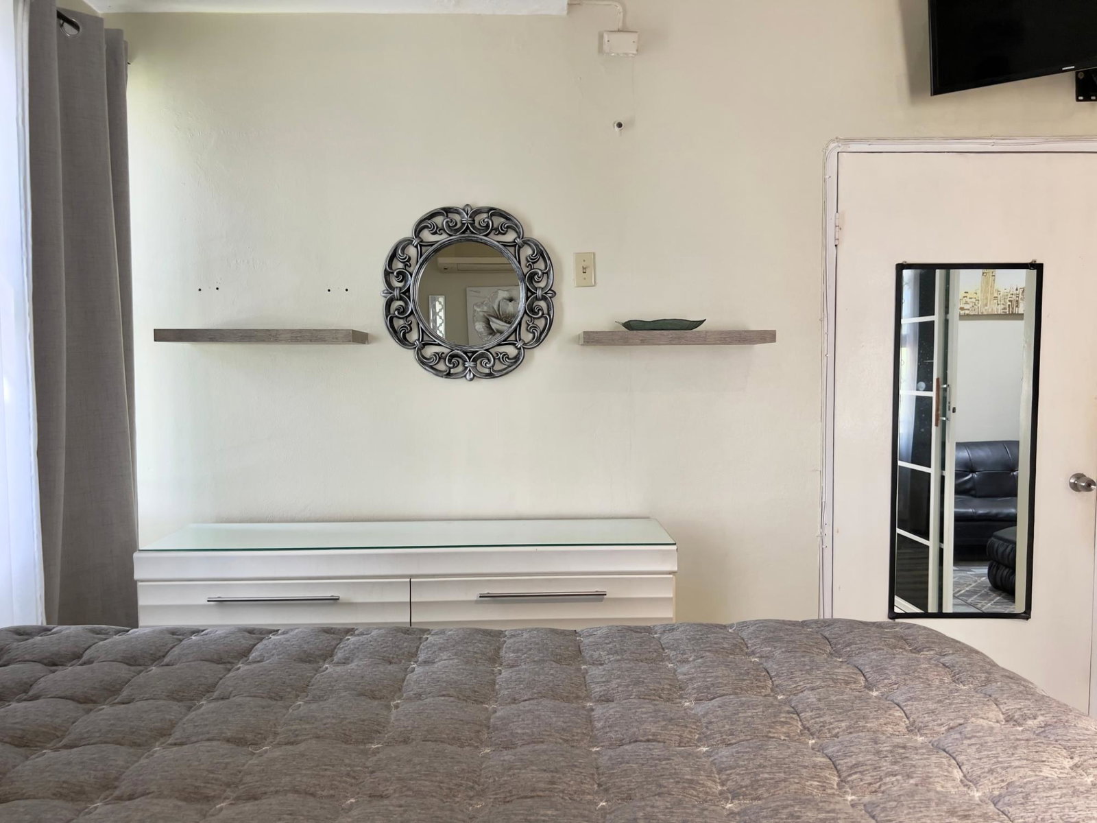 Sixth image of 10-2 Richings Avenue in Kingston 6, St. Andrew, Jamaica - property is For Rent