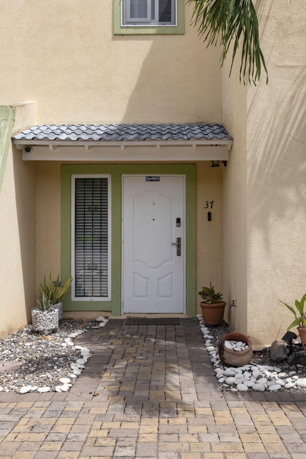 Fully-Furnished-3-Bedroom-Townhouse-for-Rent-in-Kingston-6-Jamaica Second image of 37-17 East Kings House Road in Kingston 6, St. Andrew, Jamaica - property is For Rent