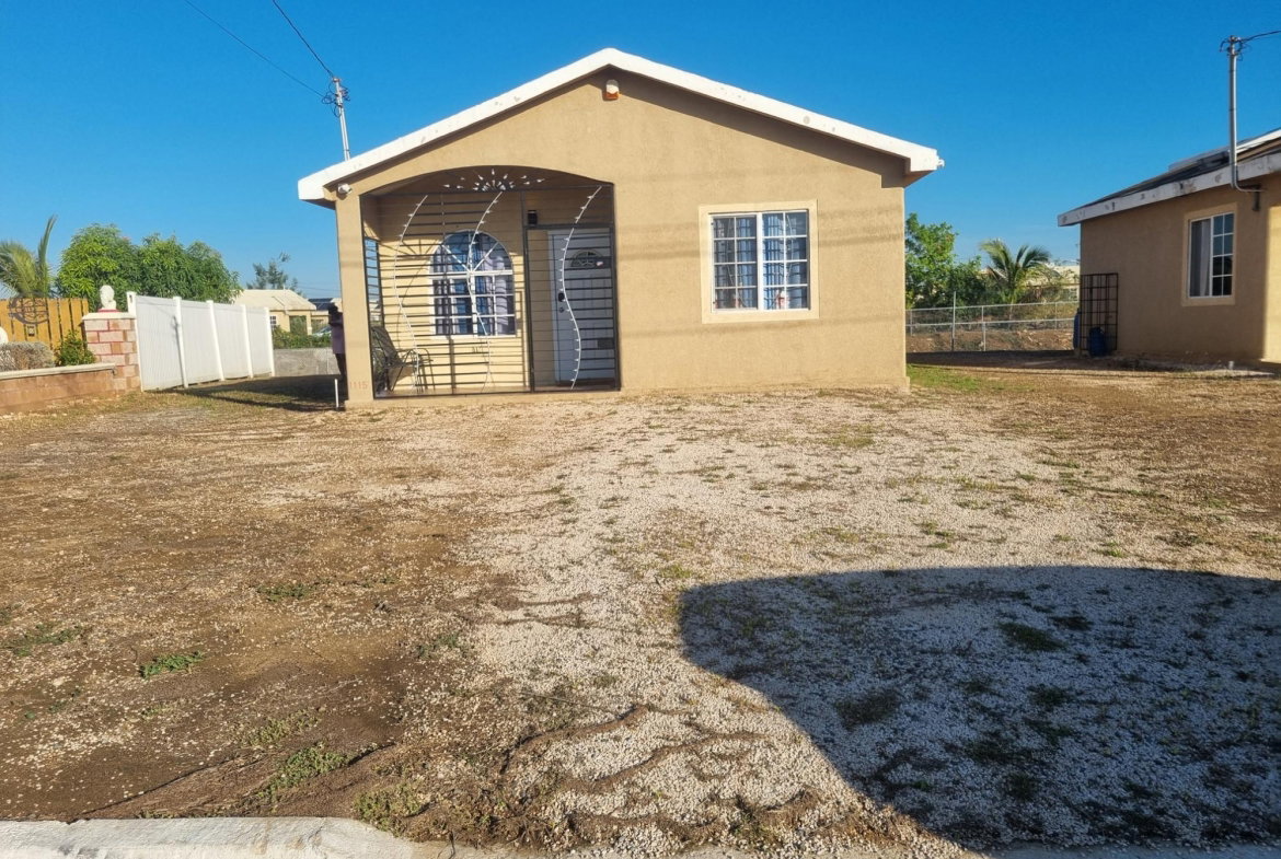 First image of 1115 Navy Crescent Phoenix Par in Phoenix Park, St. Catherine, Jamaica - property is For Rent