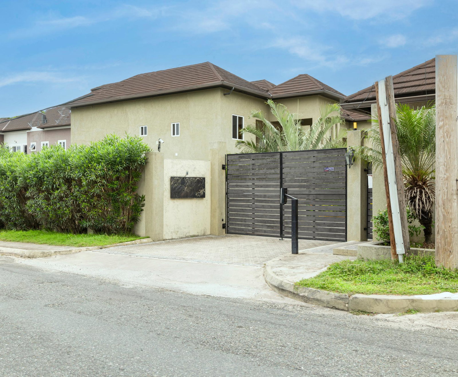 Second image of 16-grosvenor Manor Park in Kingston 8, St. Andrew, Jamaica - property is For Rent