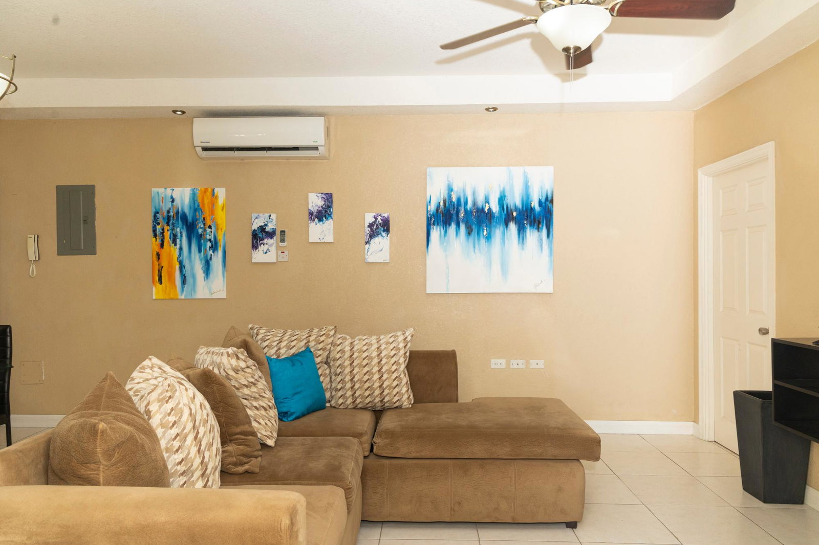 Fifth image of 16-grosvenor Manor Park in Kingston 8, St. Andrew, Jamaica - property is For Rent