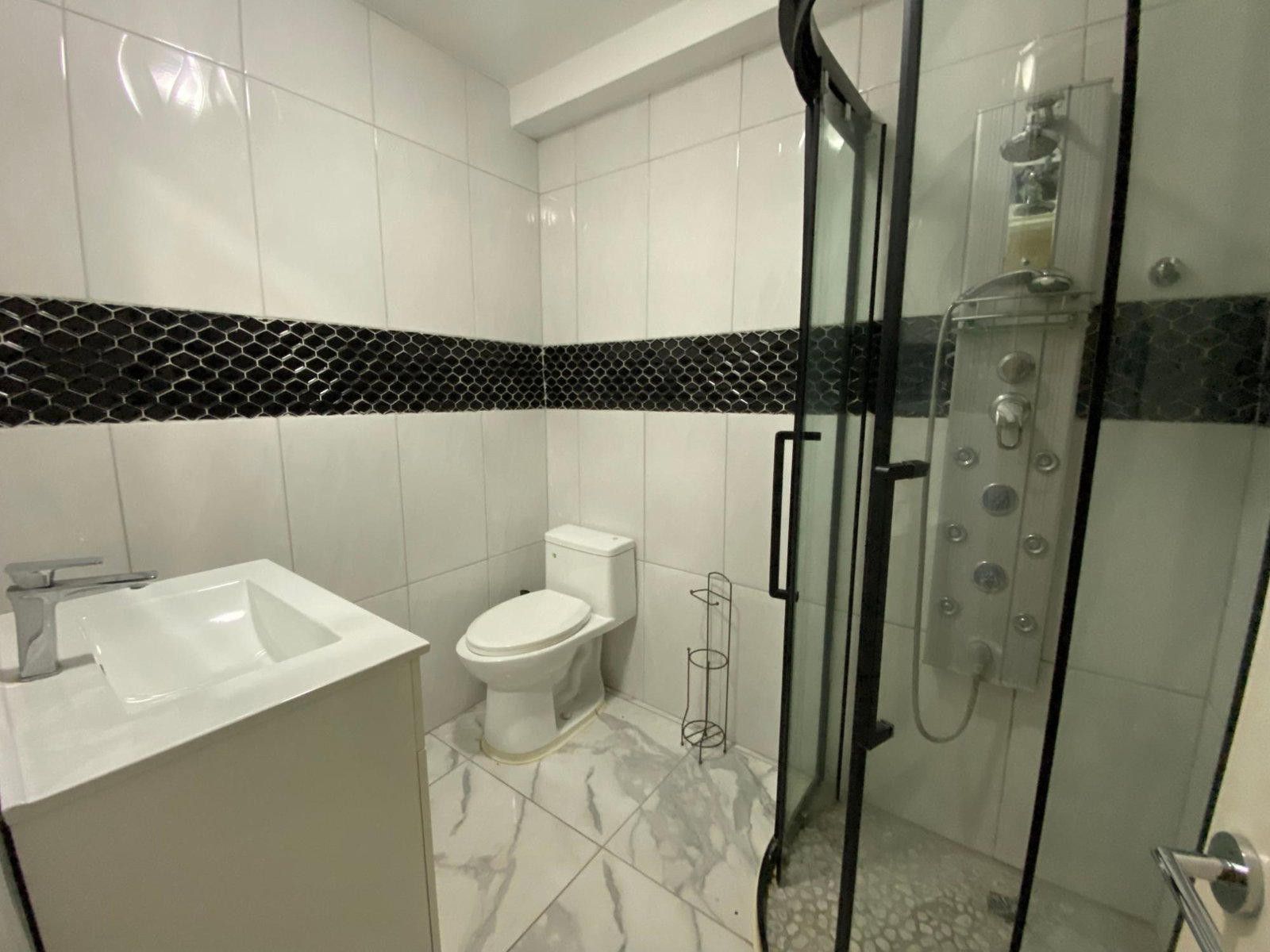 Thirteenth image of 19 Lignum Way in Kingston 6, St. Andrew, Jamaica - property is For Rent