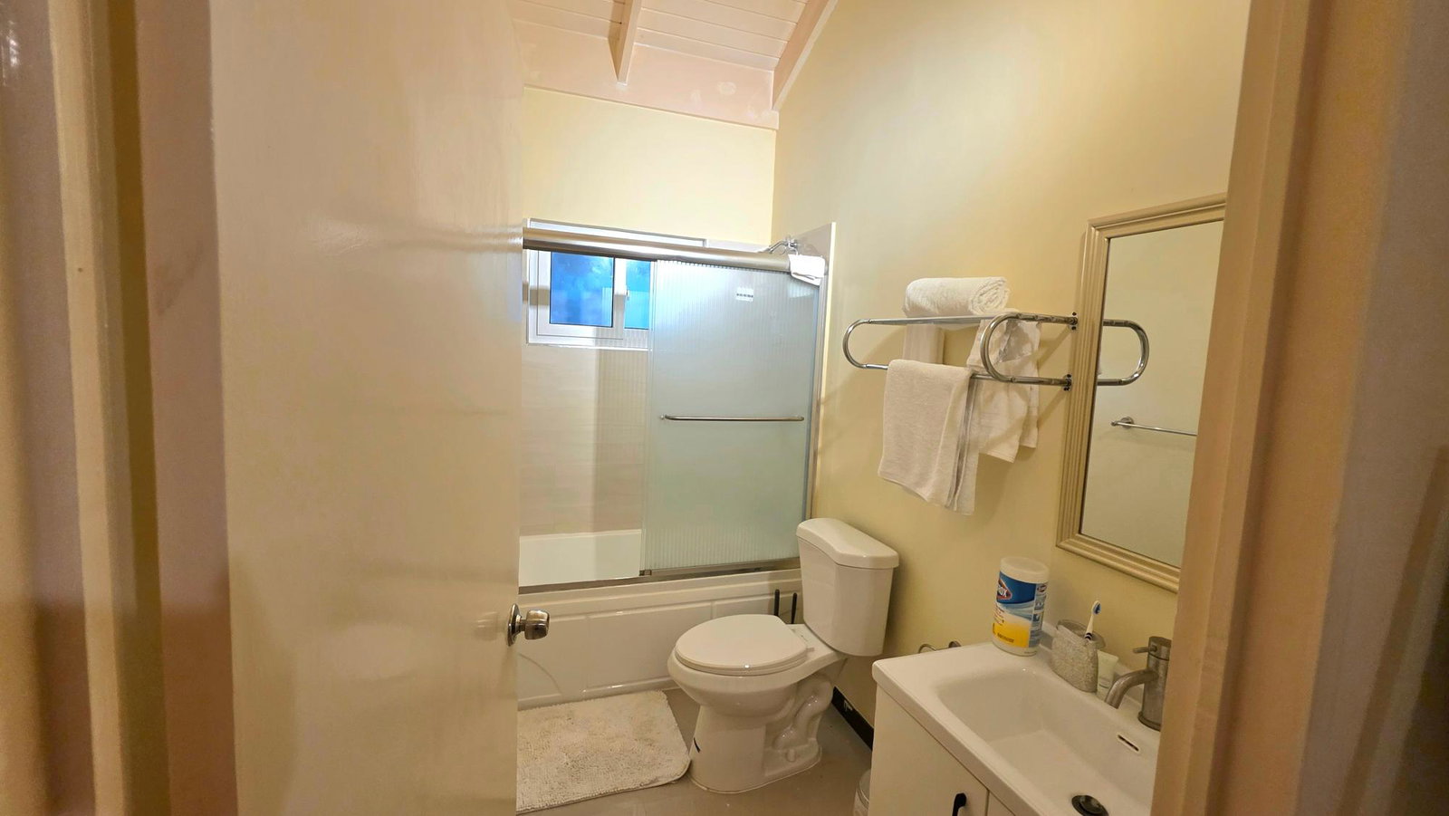 Tenth image of 69- Edmund Ridge Rosehall in Montego Bay, St. James, Jamaica - property is For Rent