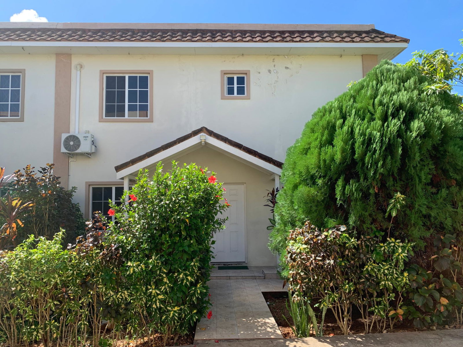 Furnished-3-Bedroom-Townhouse-for-Rent-in-Great-Pond-Ocho-Rios-St.-Ann Second image of 41- Seaview Heights in Great Pond, St. Ann, Jamaica - property is For Rent