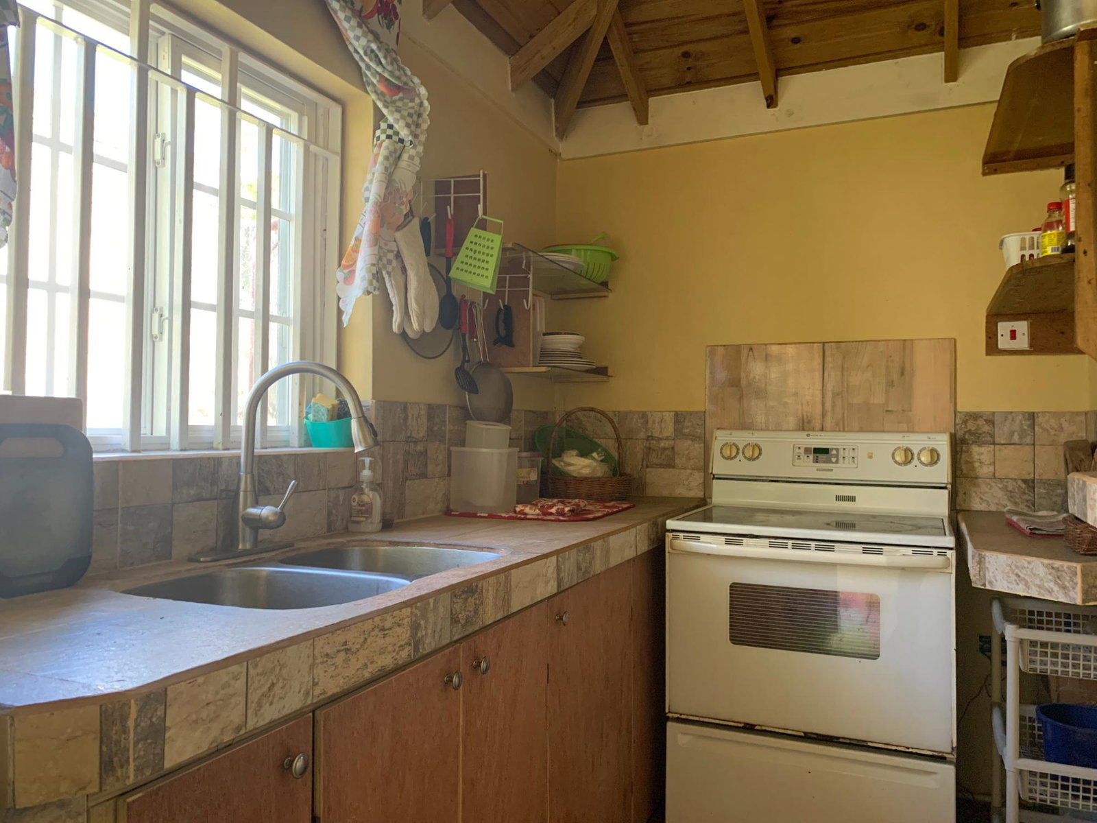 Furnished-3-Bedroom-Townhouse-for-Rent-in-Great-Pond-Ocho-Rios-St.-Ann Sixth image of 41- Seaview Heights in Great Pond, St. Ann, Jamaica - property is For Rent