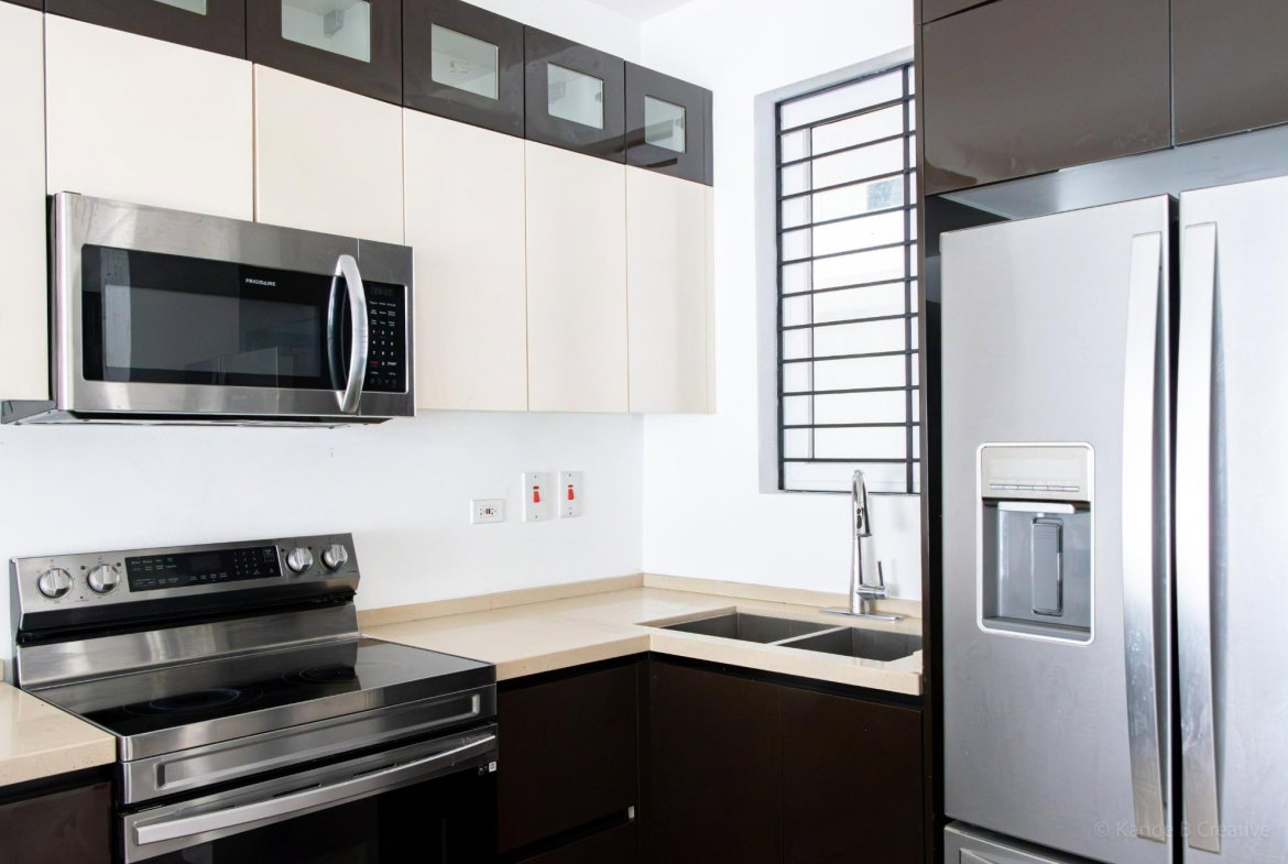Fourth image of 4-11 1/2 Charlemont Avenue in Kingston 6, St. Andrew, Jamaica - property is For Rent