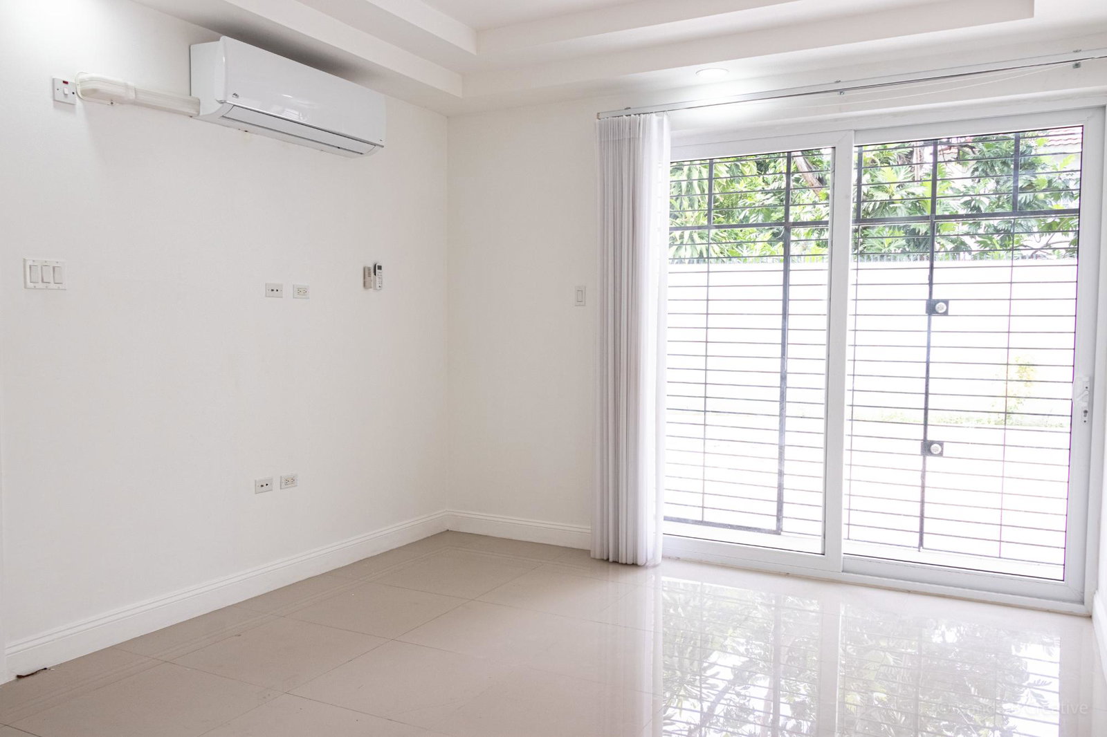 Luxury-3-Bedroom-Apartment-for-Rent-in-Liguanea-St.-Andrew-–-The-Solitaire Fifth image of 4-11 1/2 Charlemont Avenue in Kingston 6, St. Andrew, Jamaica - property is For Rent