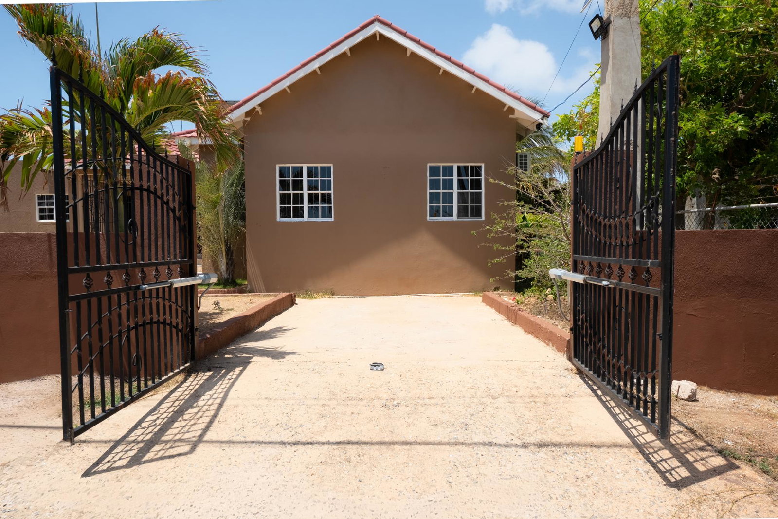 Fourth image of 215 Sandhills Circle in HELLSHIRE HILLS, St. Catherine, Jamaica - property is For Rent