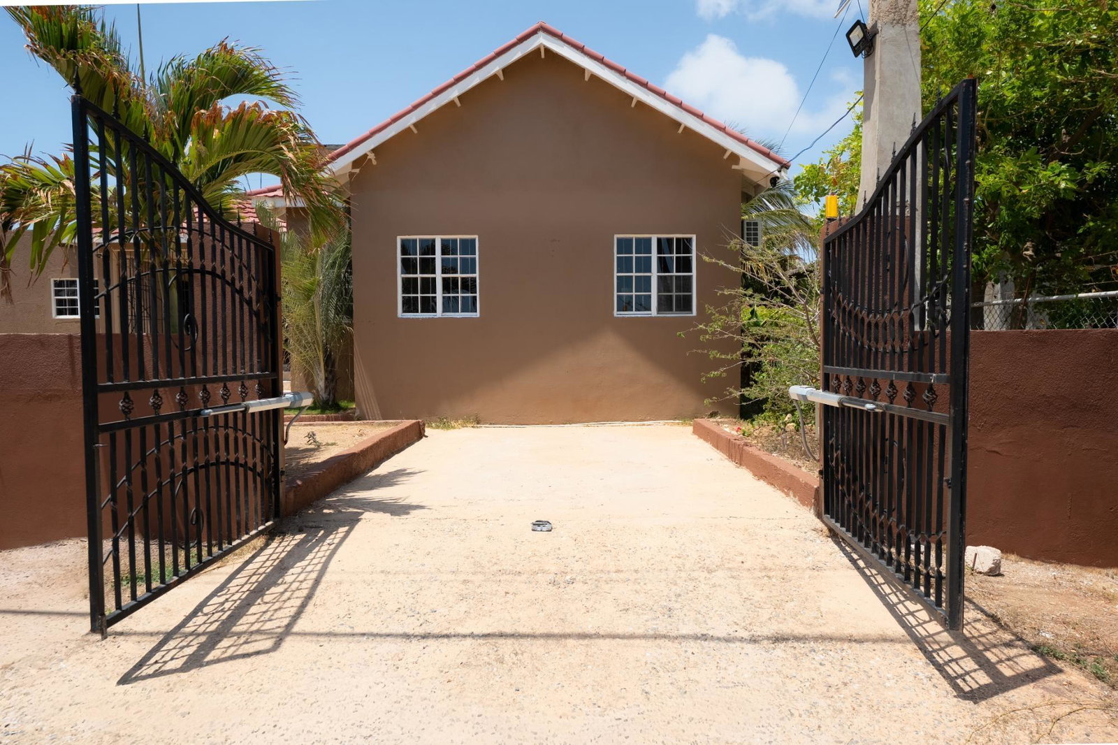 Fourth image of 215 Sandhills Circle in HELLSHIRE HILLS, St. Catherine, Jamaica - property is For Sale