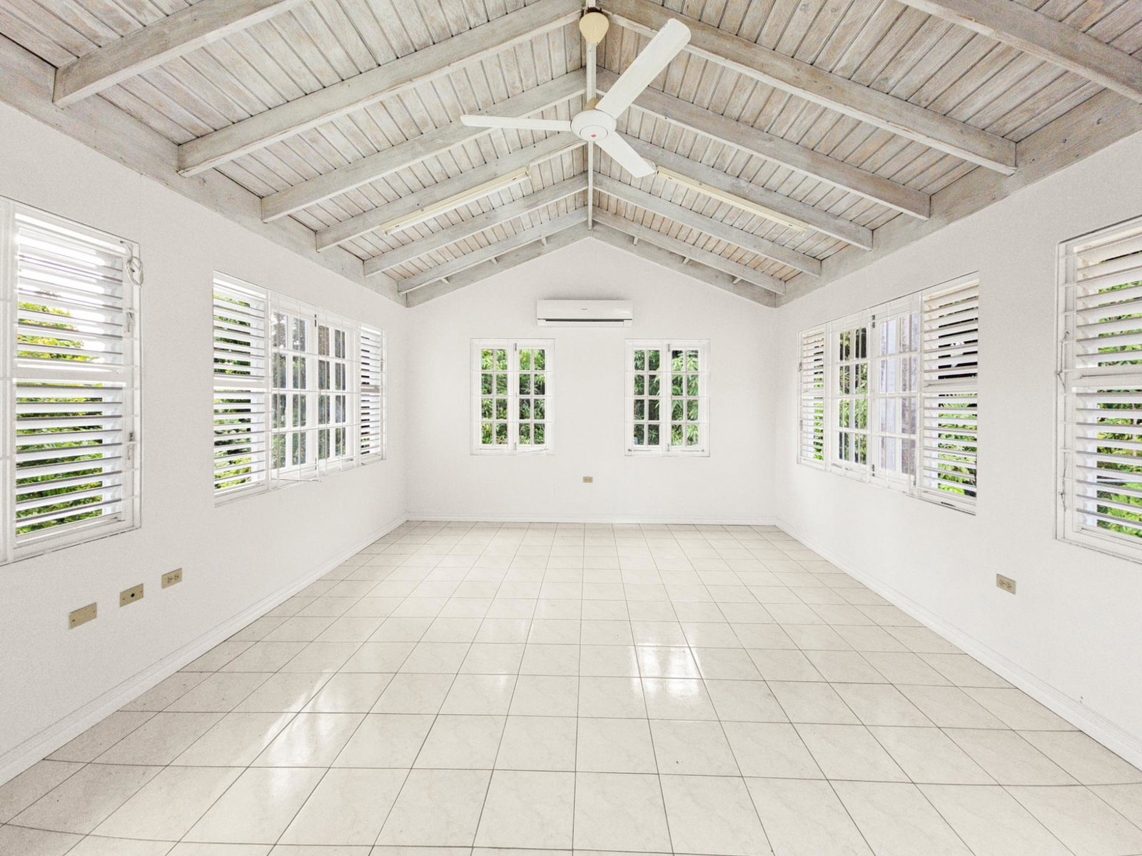 Luxury-4-Bedroom-House-for-Rent-in-Jacks-Hill-Kingston-11-Persimmon-Ave Seventeenth image of 11 Persimmon Avenue in Kingston 6, St. Andrew, Jamaica - property is For Rent