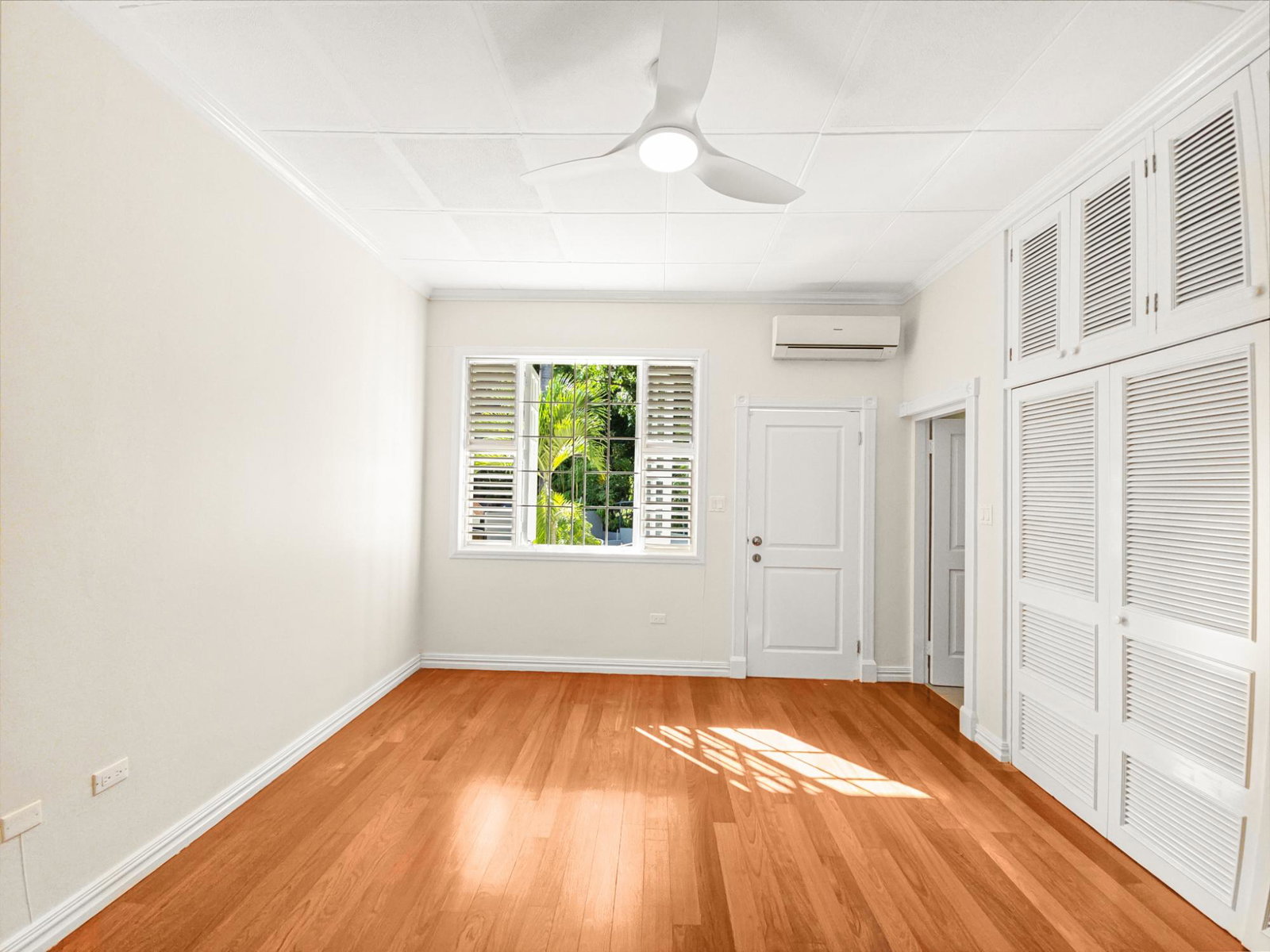 Luxury-4-Bedroom-House-for-Rent-in-Jacks-Hill-Kingston-11-Persimmon-Ave Eighth image of 11 Persimmon Avenue in Kingston 6, St. Andrew, Jamaica - property is For Rent