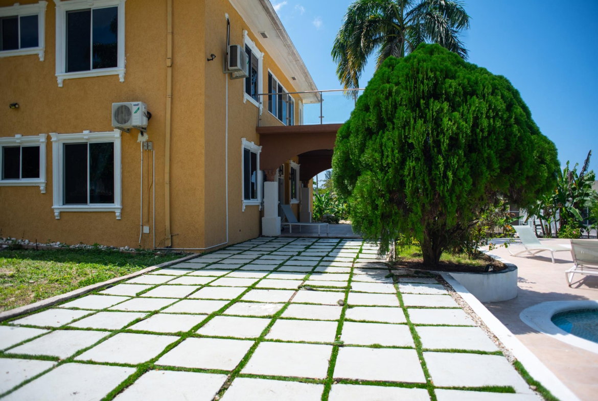 Third image of 1a Peters Avenue , Spring ga in Spring Garden, St. James, Jamaica - property is For Rent