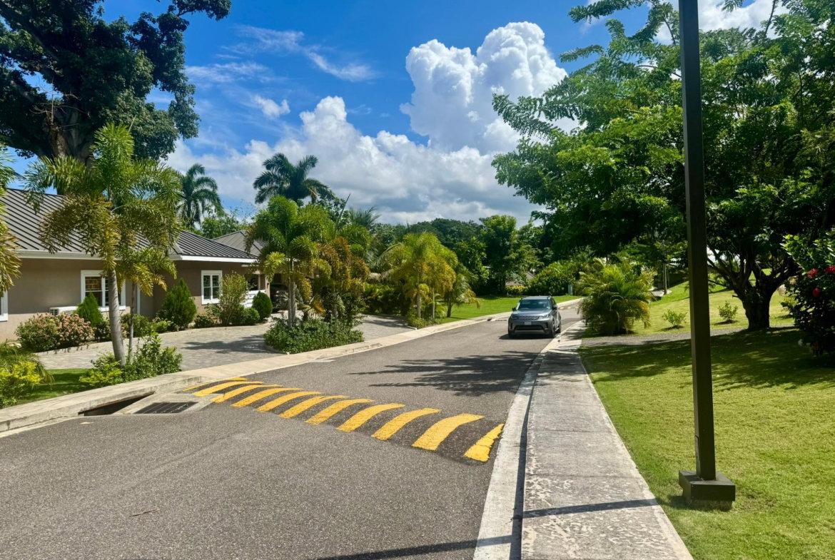 Sixth image of 25 Tara Estates in Reading, St. James, Jamaica - property is For Rent
