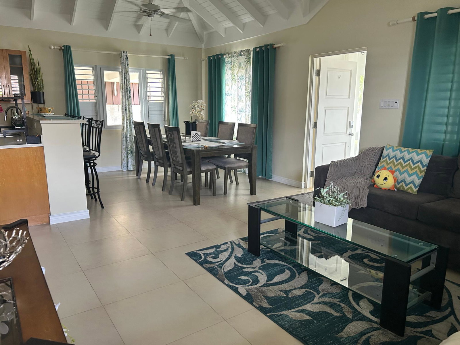 Luxury-Resort-Style-House-for-Rent-at-814-Seagrape-Richmond-St.-Ann-Jamaica Fourth image of 814 Seagrape, Richmond in Richmond, St. Ann, Jamaica - property is For Rent