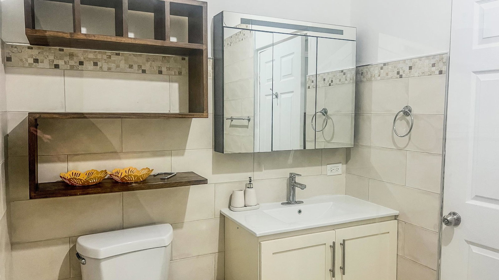 Sixteenth image of 4 Farewell av 4 Casa Zoelle in Kingston 19, St. Andrew, Jamaica - property is For Sale
