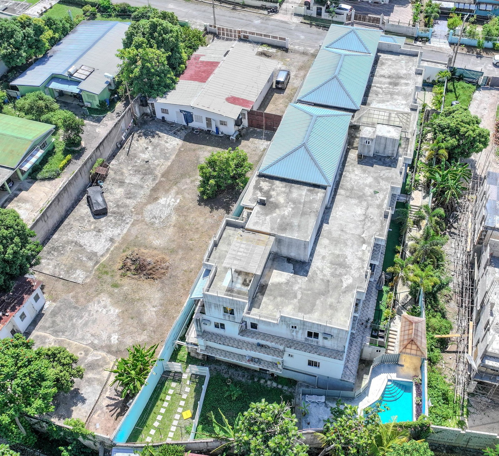 Twenty-Sixth image of 4 Farewell av 4 Casa Zoelle in Kingston 19, St. Andrew, Jamaica - property is For Sale