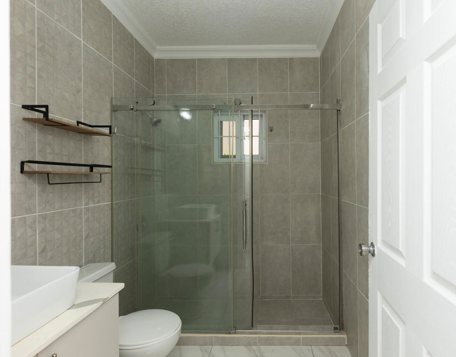 Ninth image of 220 Red Hills Road in Kingston 19, St. Andrew, Jamaica - property is For Rent