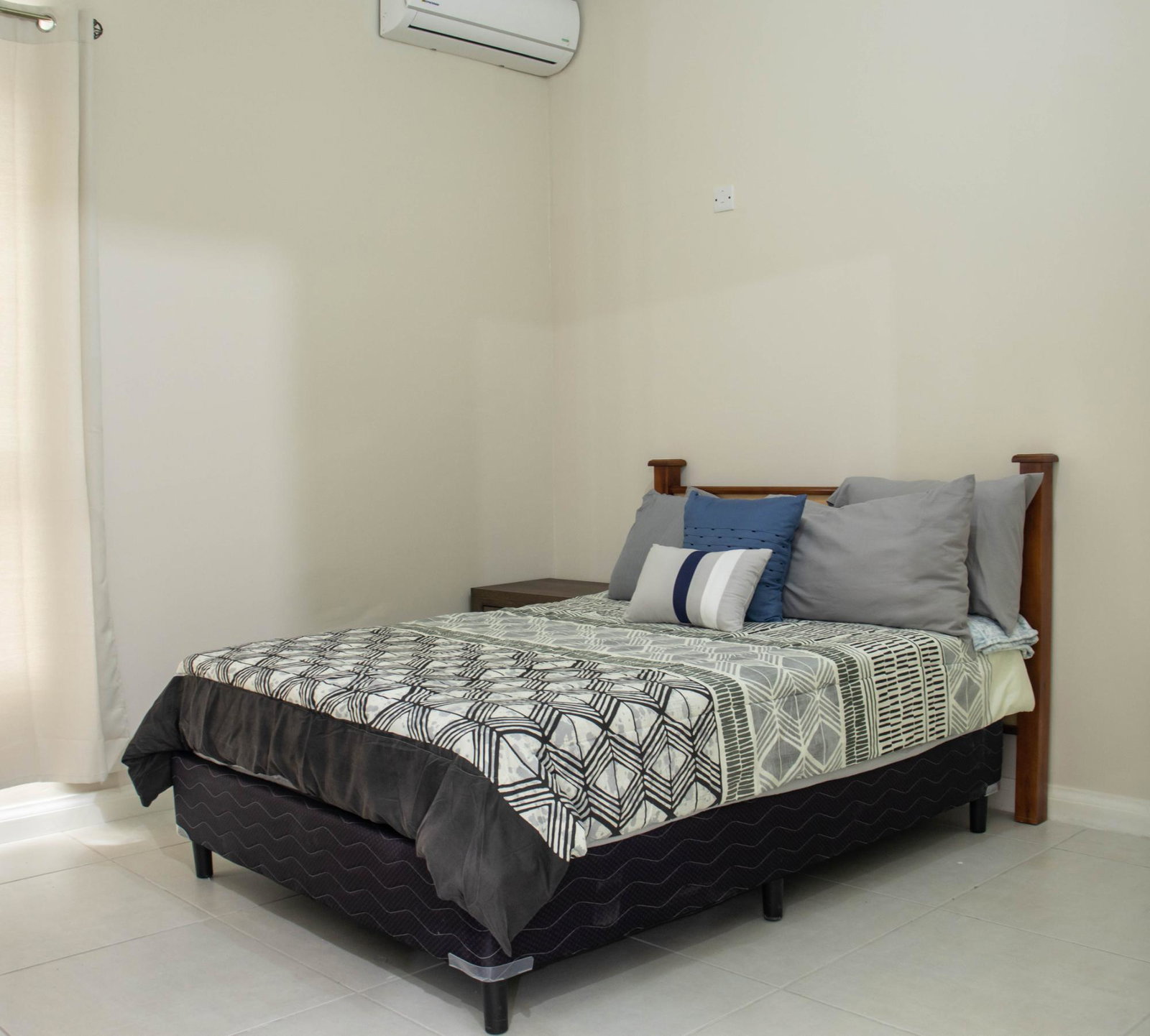 Thirteenth image of 211-6 Comlin Bank Road in Kingston 5, St. Andrew, Jamaica - property is For Rent