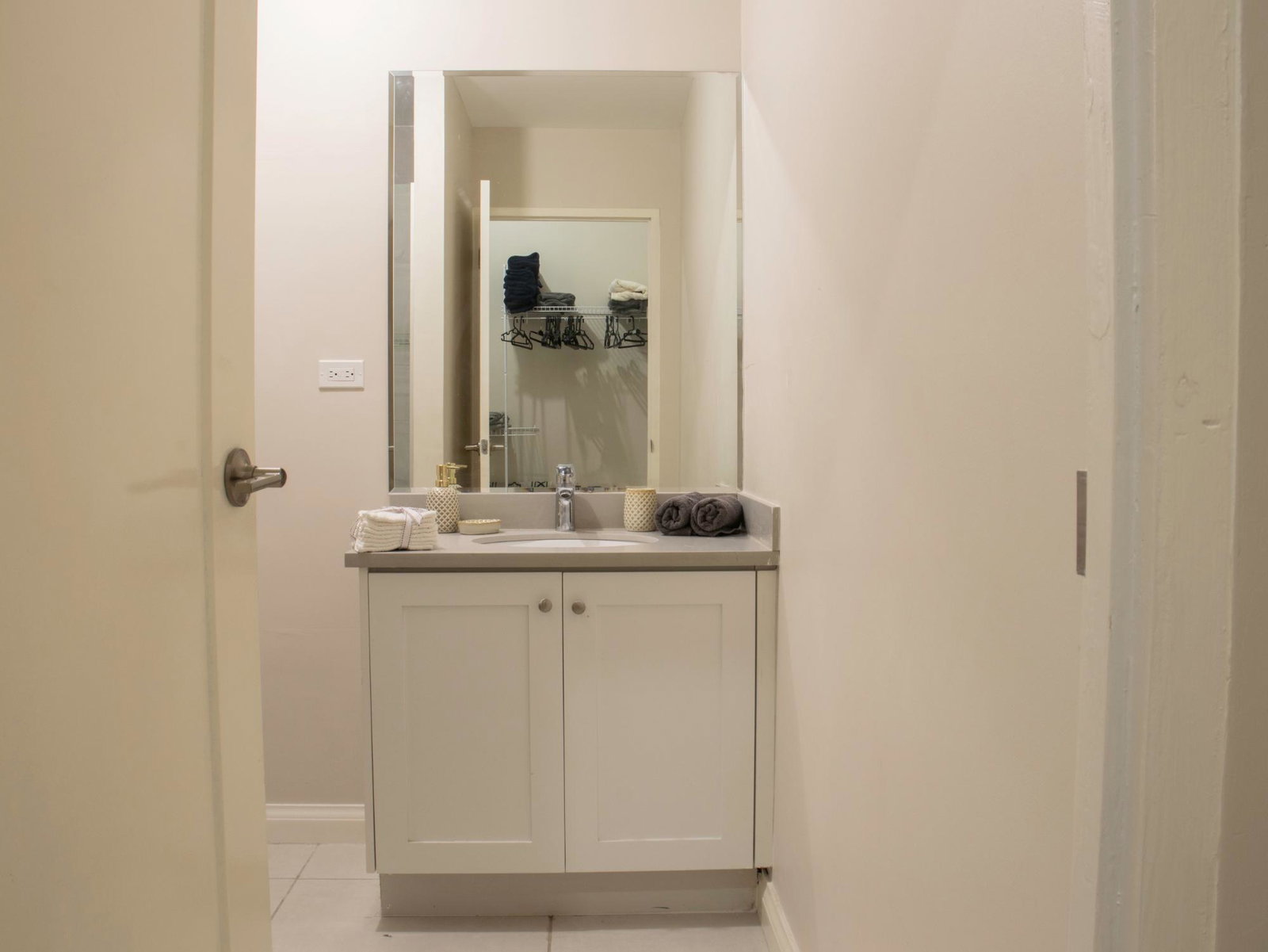 Seventh image of 211-6 Comlin Bank Road in Kingston 5, St. Andrew, Jamaica - property is For Rent