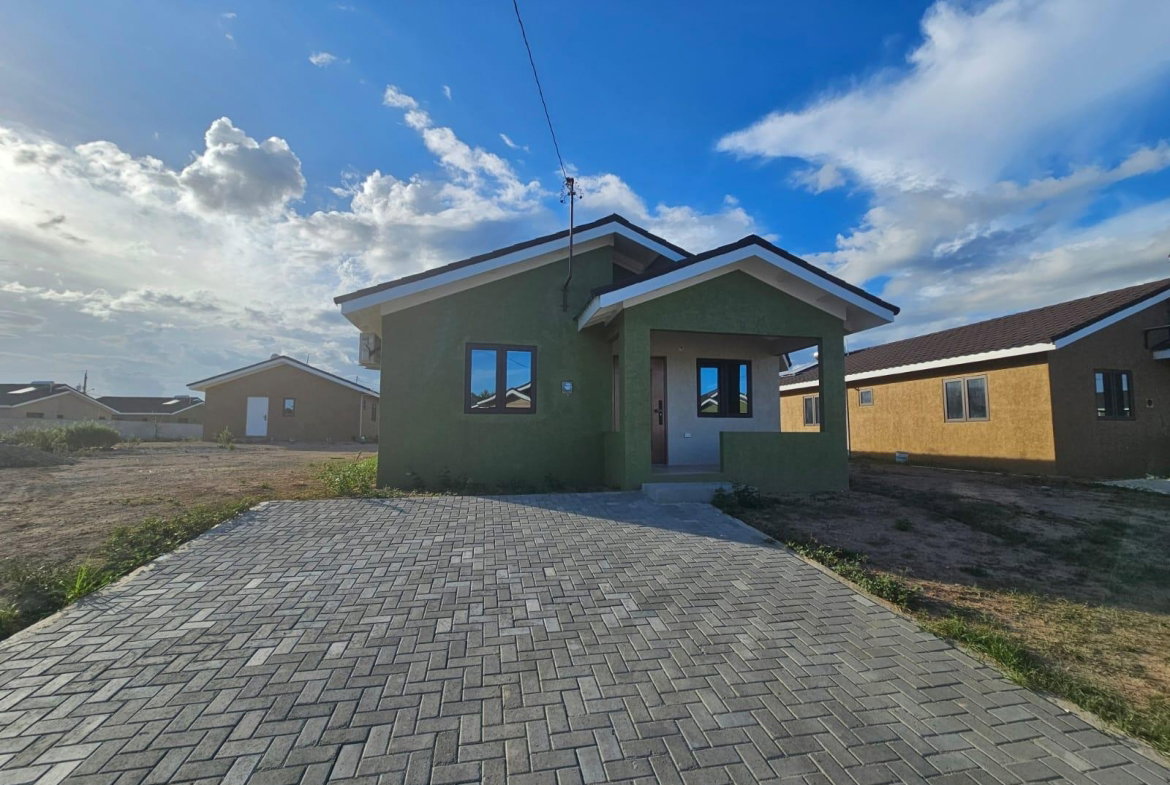 First image of 476 Oak Estate in Bernard Lodge, St. Catherine, Jamaica - property is For Rent