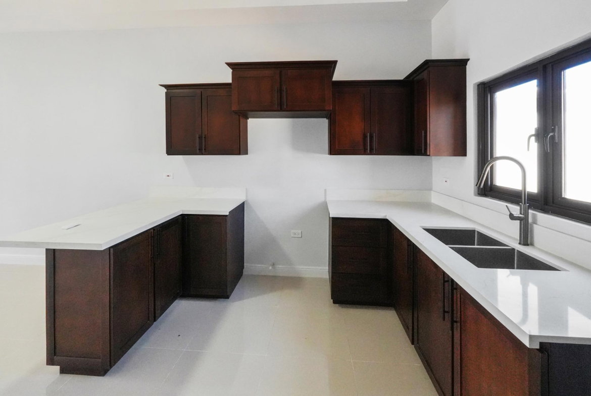 Fourth image of 3 Oak Estate in Greater Portmore, St. Catherine, Jamaica - property is For Rent