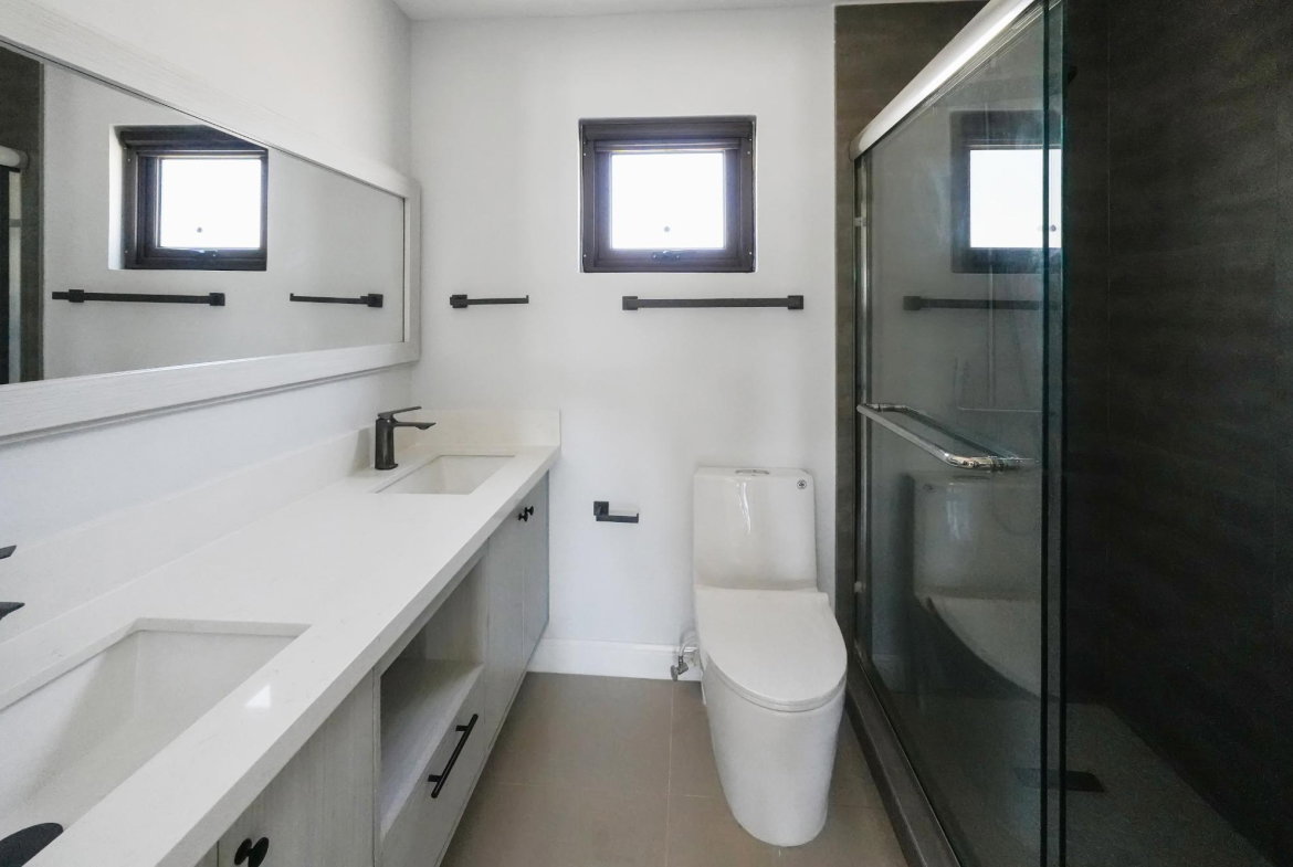 Sixth image of 3 Oak Estate in Greater Portmore, St. Catherine, Jamaica - property is For Rent