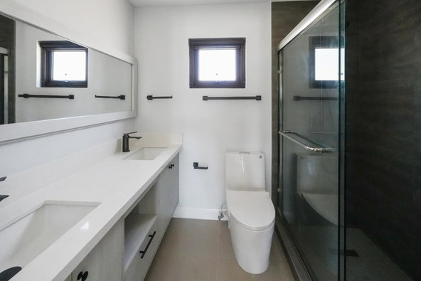 Sixth image of 3 Oak Estate in Greater Portmore, St. Catherine, Jamaica - property is For Rent
