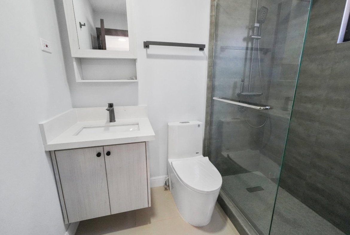 Ninth image of 3 Oak Estate in Greater Portmore, St. Catherine, Jamaica - property is For Rent