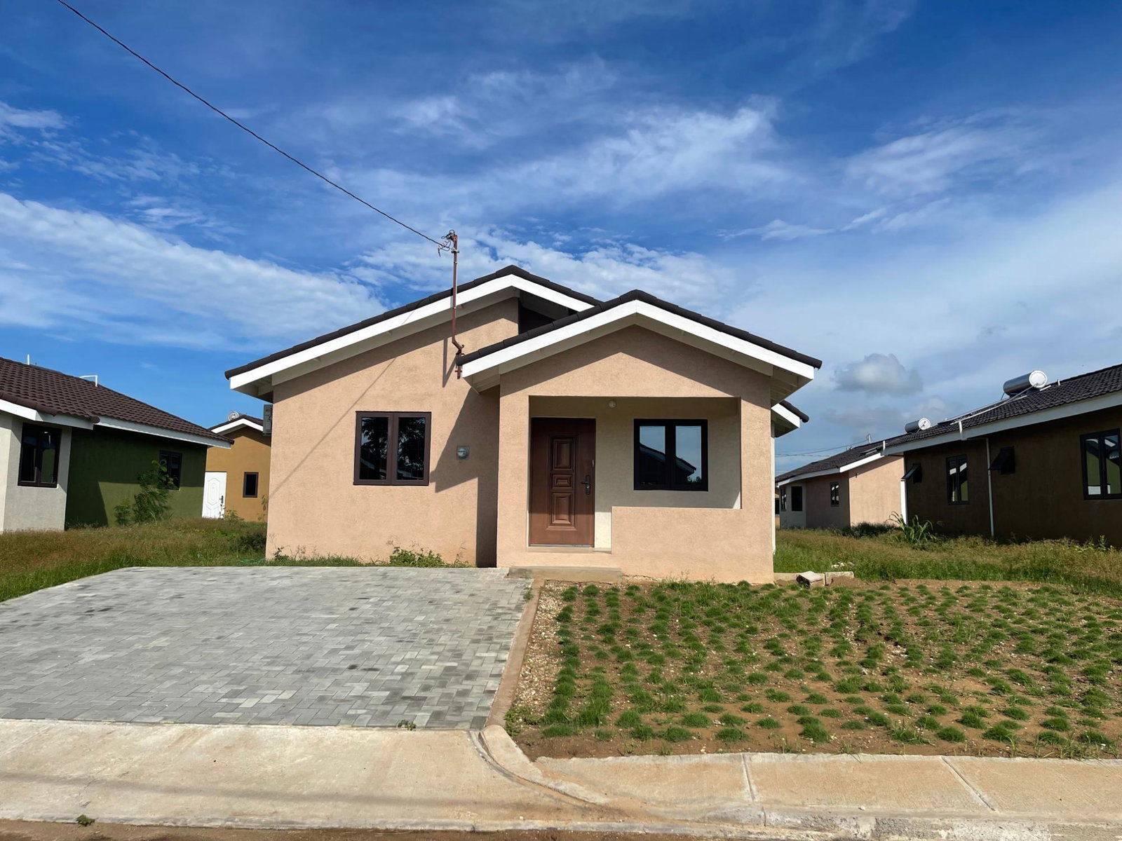 Modern-3-Bedroom-House-for-Rent-in-Oak-Estate-St.-Catherine-Jamaica Second image of 470-470 Oak Estate in Portmore Pines, St. Catherine, Jamaica - property is For Rent