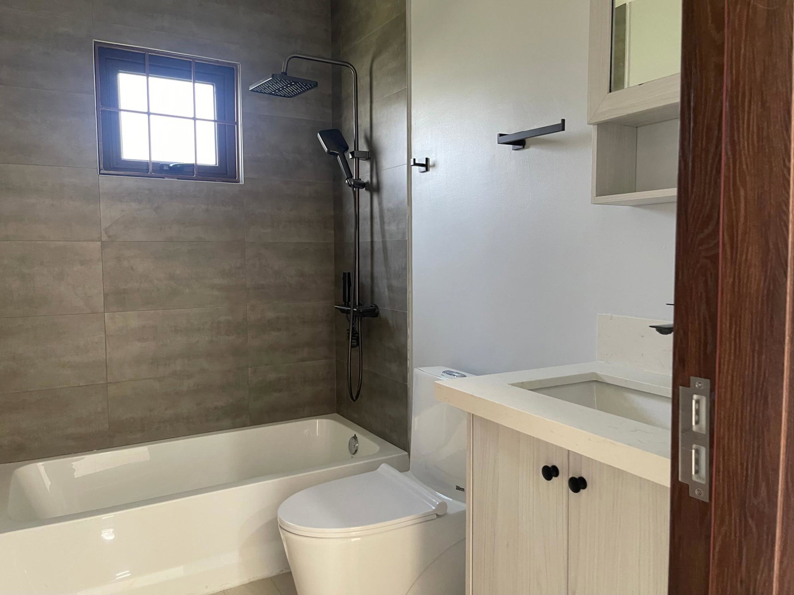 Modern-3-Bedroom-House-for-Rent-in-Oak-Estate-St.-Catherine-Jamaica Twelfth image of 470-470 Oak Estate in Portmore Pines, St. Catherine, Jamaica - property is For Rent