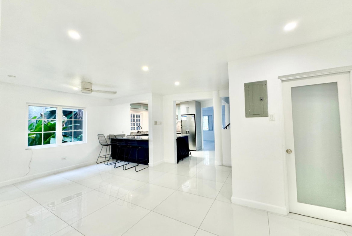 Thirteenth image of 5-4b Jacks Hill Close in Kingston 6, St. Andrew, Jamaica - property is For Rent