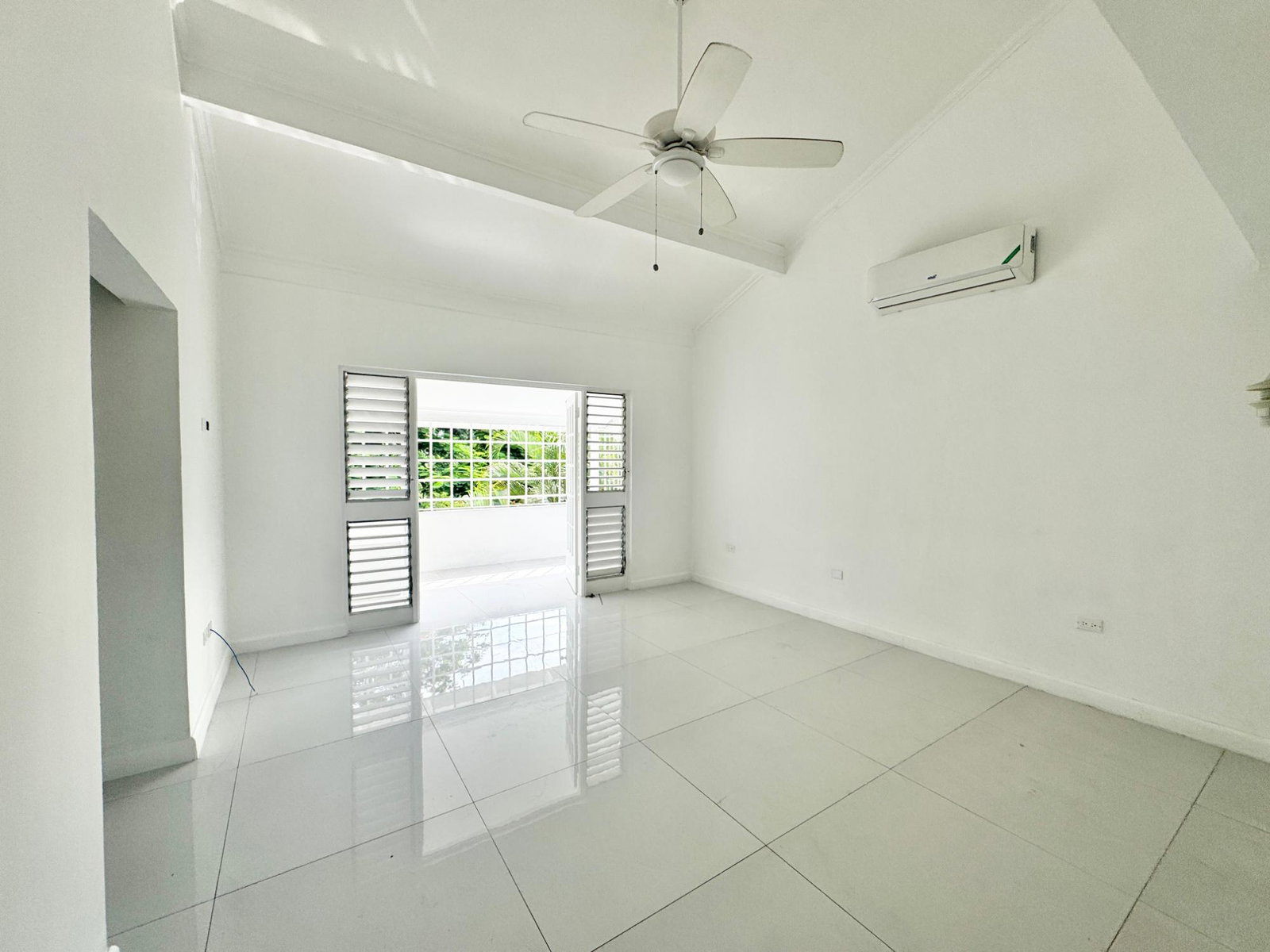 Fifteenth image of 5-4b Jacks Hill Close in Kingston 6, St. Andrew, Jamaica - property is For Rent