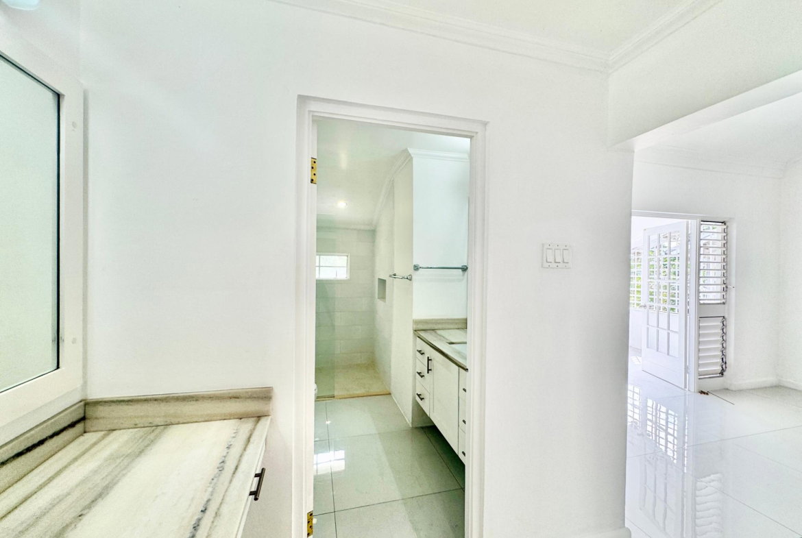 Sixteenth image of 5-4b Jacks Hill Close in Kingston 6, St. Andrew, Jamaica - property is For Rent
