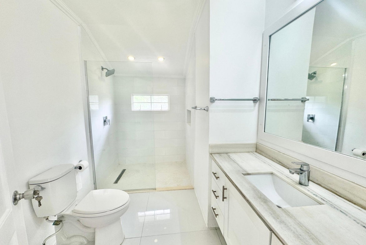 Seventeenth image of 5-4b Jacks Hill Close in Kingston 6, St. Andrew, Jamaica - property is For Rent