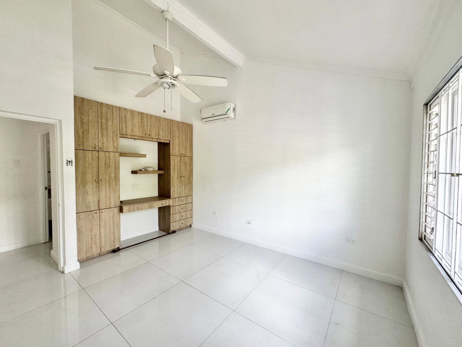 Twenty-Second image of 5-4b Jacks Hill Close in Kingston 6, St. Andrew, Jamaica - property is For Rent