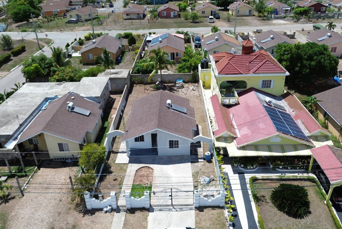 Fifth image of 232 Reef Circle in Old Harbour, St. Catherine, Jamaica - property is For Rent