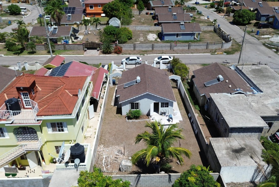 Sixth image of 232 Reef Circle in Old Harbour, St. Catherine, Jamaica - property is For Rent