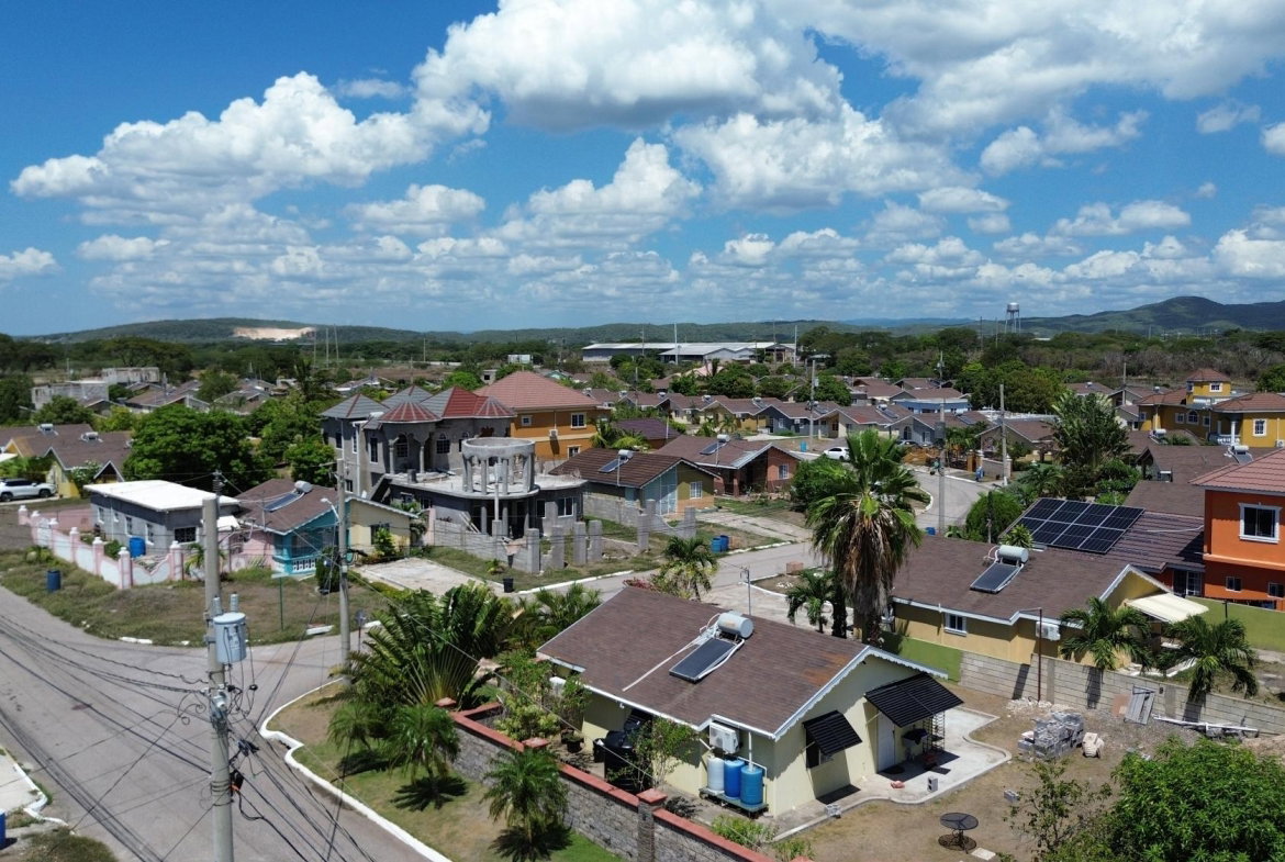 Seventh image of 232 Reef Circle in Old Harbour, St. Catherine, Jamaica - property is For Rent