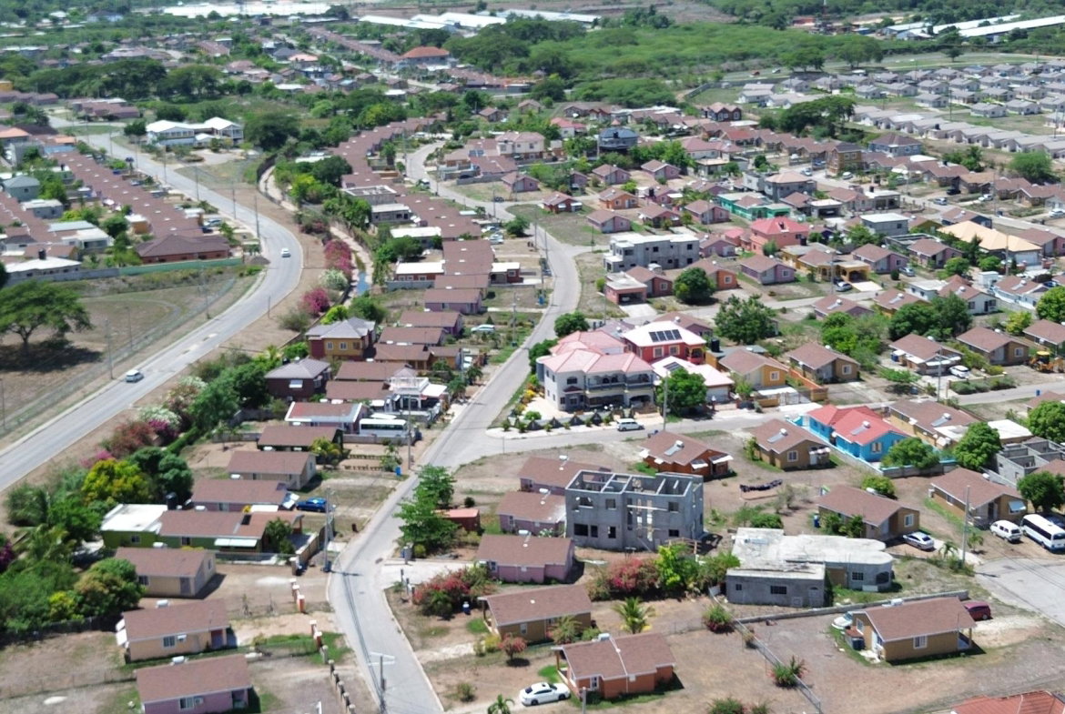 Ninth image of 232 Reef Circle in Old Harbour, St. Catherine, Jamaica - property is For Rent