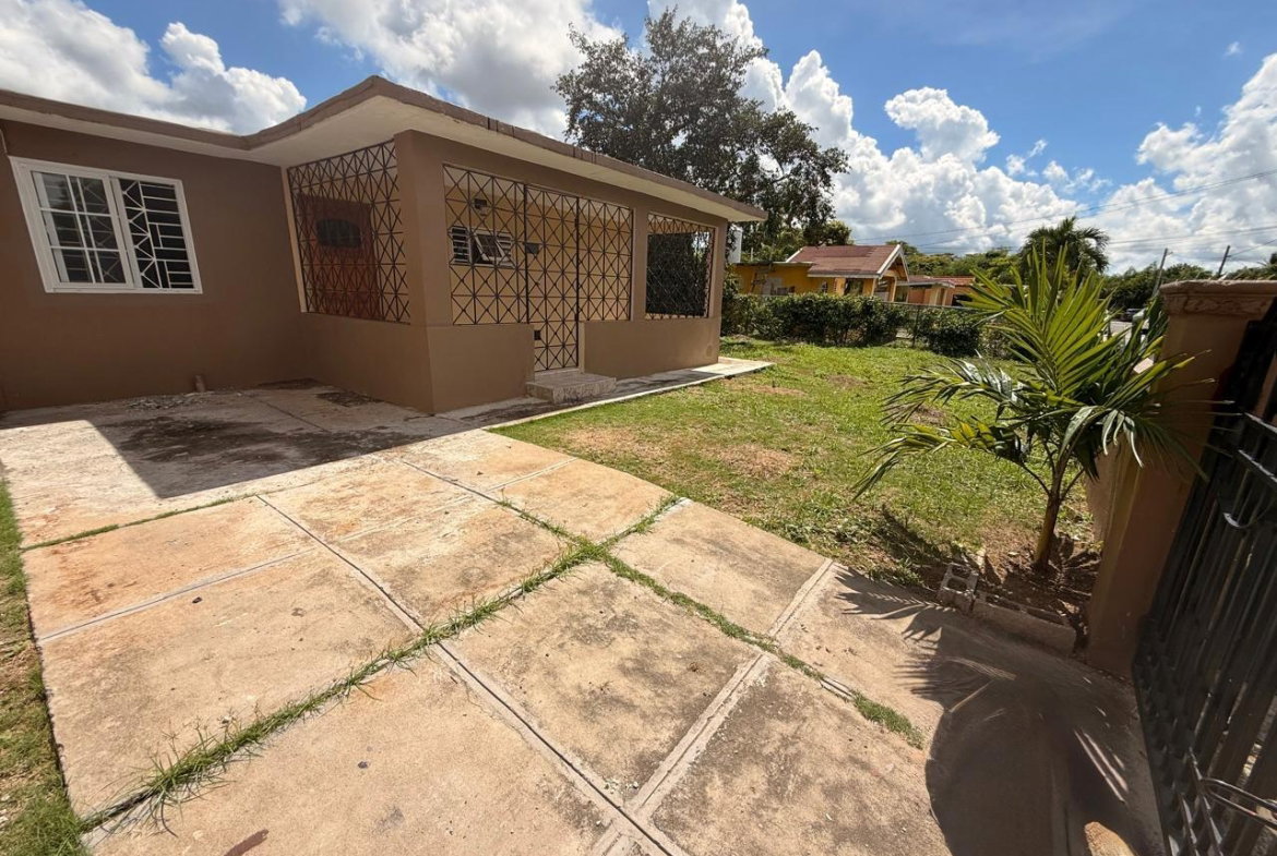 Second image of 412-5th av Eltham Acres in Spanish Town, St. Catherine, Jamaica - property is For Rent