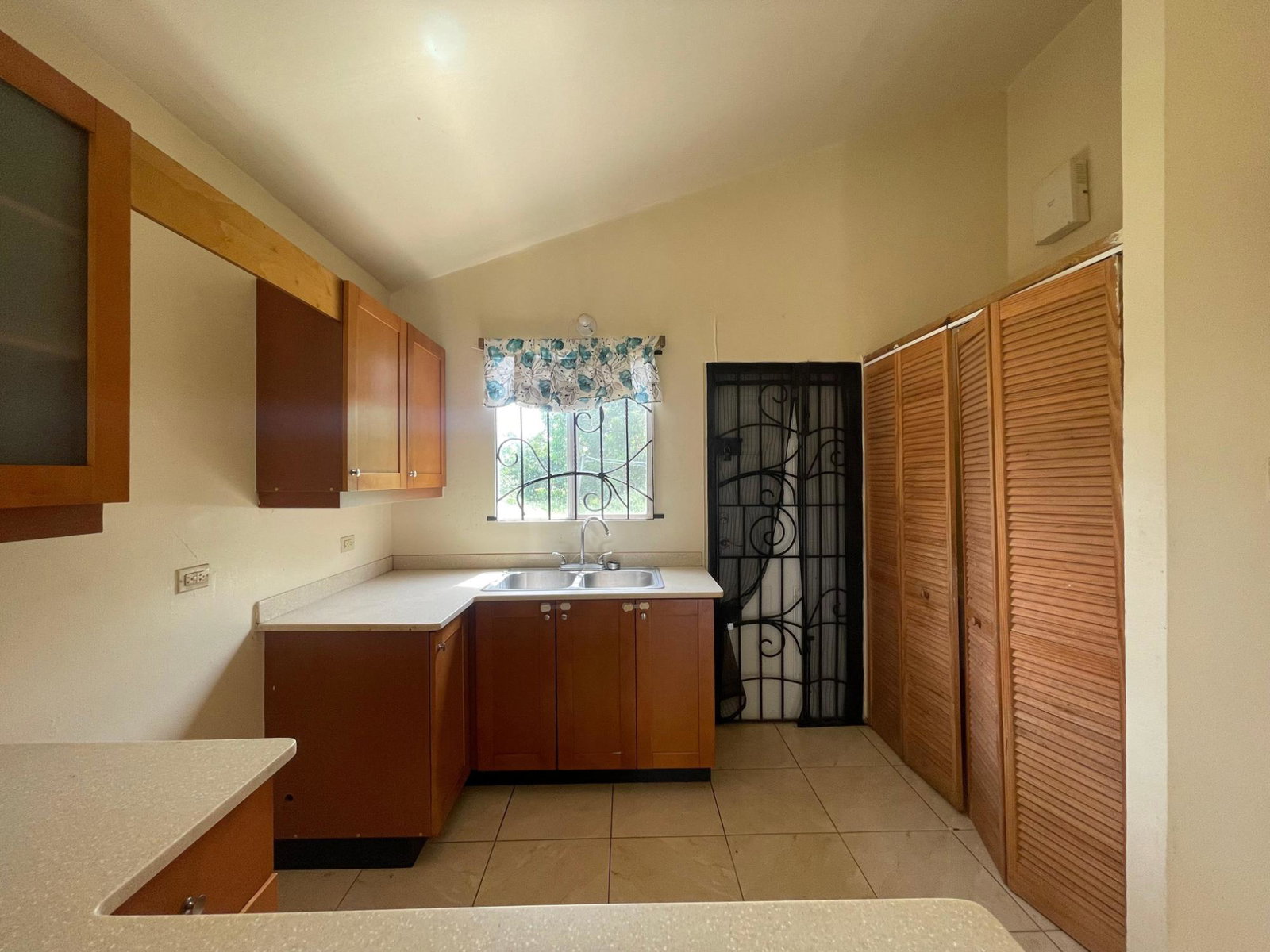 Ninth image of 85 Myrtle Place in Old Harbour, St. Catherine, Jamaica - property is For Rent