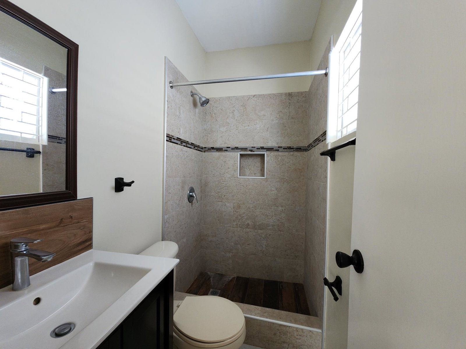 Sixth image of 2-18 Doreen Mews, Stadium Gar in Kingston 5, St. Andrew, Jamaica - property is For Rent