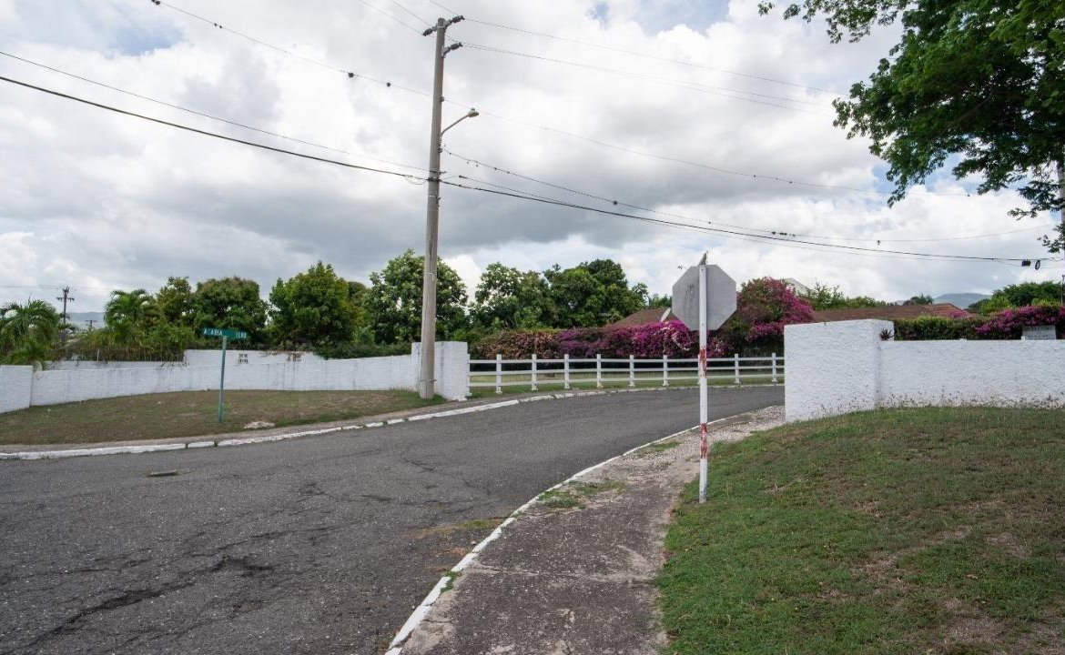 Second image of 8 Acadia Circle in Kingston 6, St. Andrew, Jamaica - property is For Rent
