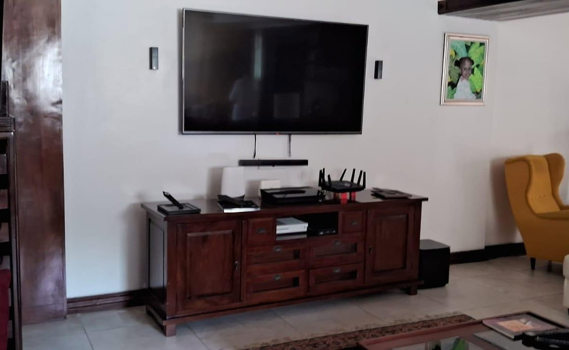 Sixth image of 8 Acadia Circle in Kingston 6, St. Andrew, Jamaica - property is For Rent