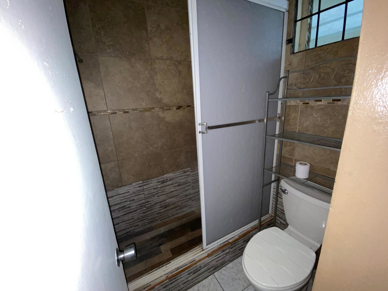 Ninth image of 306b-12-16 Oxford Road in Kingston 5, St. Andrew, Jamaica - property is For Rent