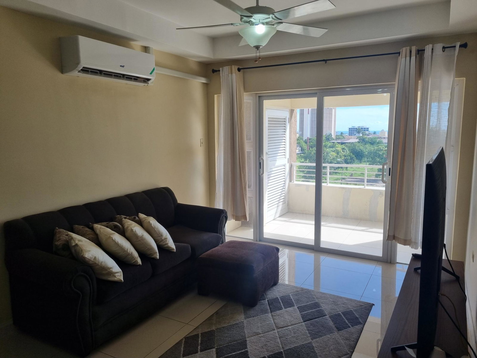 Eleventh image of 410-1-3 Ruthven Road in Kingston 5, St. Andrew, Jamaica - property is For Rent