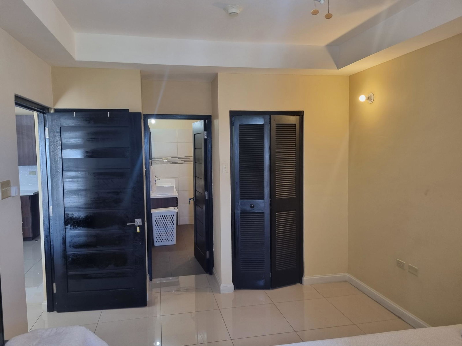 Fourteenth image of 410-1-3 Ruthven Road in Kingston 5, St. Andrew, Jamaica - property is For Rent