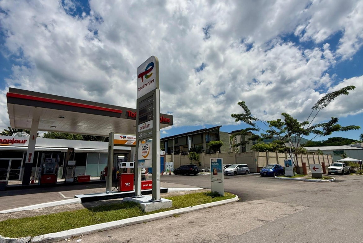 Twenty-Seventh image of Spathodia Avenue, Mona he in Kingston 6, St. Andrew, Jamaica - property is For Rent
