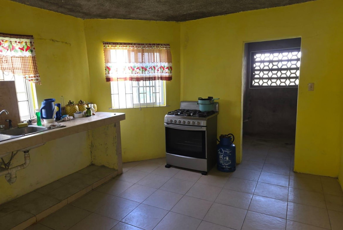 Thirteenth image of 860 Upper Deck Avenue Porto b in Sign, St. James, Jamaica - property is For Sale